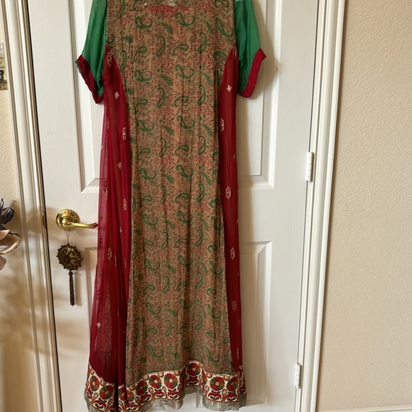 Pakistani and Indian desi outfit - Picture 6 of 9